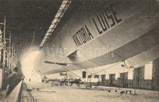 Zeppelin-Luftschiff Viktoria Luise in der Halle, Frankfurt a. M.; Kunstverlag H. & F. Sachse