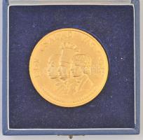 Csorba Katalin (1948-) DN "Kelet Pesti Vendéglátó Vállalat / Egy család vagyunk" aranyozot...