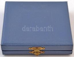 Csorba Katalin (1948-) DN "Kelet Pesti Vendéglátó Vállalat / Egy család vagyunk" aranyozot...