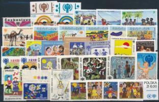 Children's Year 11 sets + 6 stamps + 1 block, Gyermek év 11 klf sor + 6 klf önálló érték + 1 blokk 2 db stecklapon