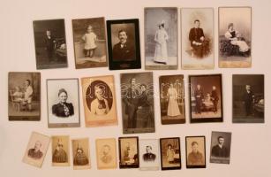 22 db régi családi és portré fotó, közte sok kéményhátúval, több méretben