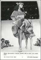 Párizs, Budapest, Divatbemutatók, 2 db MTI sajtófotó, 27x18 cm