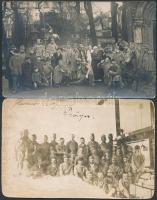 1915 Katonák mókás csoportképe, fotólap, Frussa Ede budapesti laboratóriumából + Prága, katonák gyárban(?), 9x14 cm