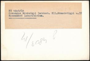 Országos Mérésügyi Intézet, Hosszmérő laboratórium, sajtófotó, hátoldalon feliratozva, 10x15 cm