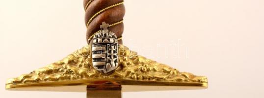 2010 A Belügyminiszter dr. Pintér Sándor által adományozott dísztőr és hüvely, eredeti díszdobozában...