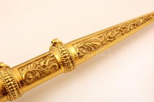 2010 A Belügyminiszter dr. Pintér Sándor által adományozott dísztőr és hüvely, eredeti díszdobozában...