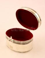 Ezüstözött fém ékszeres doboz, piros béléssel. nosztalgia kialakítás, modern, eredeti dobozában, hib...