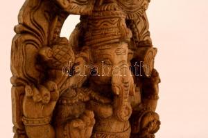 Ganésa az elefánt isten faragott fa szobra. 32x20 cm