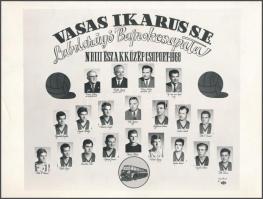 1968 Vasas Ikarus S.E. Labdarúgó Bajnokcsapata, NBIII Északközép csoport, fotó, felületén törésnyommal, 18x24 cm