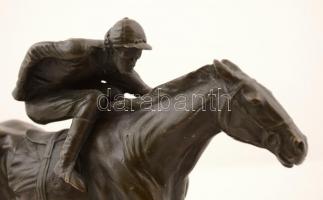 Jelzés nélkül: Zsoké. Bronz, márvány talapzaton, m: 19 cm, h: 27 cm