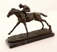 Jelzés nélkül: Zsoké. Bronz, márvány talapzaton, m: 19 cm, h: 27 cm