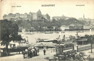 Budapest, Pesti rakpart háttérben a Budai várral, 4-es villamos Berketz István kelmefestő reklámjával (EM)