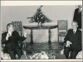 1988 Nicolae Ceausescu és Grósz Károly találkozója Aradon, 8 db FF fotó, 18×24 cm