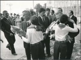 1988 Nicolae Ceausescu és Grósz Károly találkozója Aradon, 8 db FF fotó, 18×24 cm