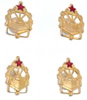 Szovjetunió DN 10db-os vegyes sapkajelvény és jelvény tétel T:1,2
Soviet Union ND 10pcs of various ...