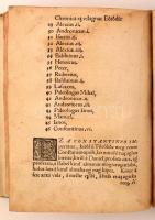 Székely István: Chronica ez vilagnac yeles dolgairol Craccoba, 1559. Striykouiai Lazar. (8)p.+237 [recte 236] lev. melyből a 8p. + 1-4.; 115-118; és a 185-236. levelek hiányoznak. A többi levél nagyjából épségben, néhány lapon nagyon régi restaurálás nyomai, szöveget nem érintő hiányok. Tollal írt, a XVI.-XVII. századból származó megjegyzésekkel. Kézzel rajzolt, pótolt címlappal. XVII-XVIII. századi, bordázott félbőr kötésben. Az első nyolc oldal kézzel írt és rajzolt másolata a XIX: századból hozzá. Az első magyar nyelven megjelentetett történeti mű, egyben az első magyar szerző által írt világkrónika! Székely István életéről keveset tudunk: Az első reformátor nemzedék egyik legjelentékenyebb tudós írója volt, humanista indíttatásra műveit magyarul írta. A reformáció történelem-szemléletében született munka elsősorban a magyar múlt bemutatására összpontosít. Attól kezdve, hogy a hunok belépnek a történelembe, a világtörténeti anyag egyre inkább háttérbe szorul. Leírását a reformáción felül a magyar, kiváltképpen pedig a székely nemzeti öntudat hatja át, természetesen kora nemesi szellemében. Krónikájában a magyarság története szerves része a világtörténelemnek, amelyet a világ teremtésétől 1558. november 14-ig tárgyal. A kronológia fontos, világtörténelmi események mellett annalisztikus rendben kuriózumokat, hiedelmeket, helyi jelentőségű híreket sorol fel, sőt művelődéstörténeti tudnivalókat, historia literaria-t ad olvasóinak. A hun-magyar azonosság hirdetője, a magyar múlt első dicsőséges korszakának a hun birodalmat, az első magyar királynak Attilát tekinti.  A kiadvány Krakkóban készült, a város a XVI. század elején a közép-európai reneszánsz központja, európai viszonylatban is jelentős nyomdahely volt. Lazarus Strikoviensis (másképpen Lazarz Andrysowic) műhelye annak a Vietor nyomdának az utódja volt, amelyben az első nyomtatott magyar szöveg napvilágot látott. (Ld: Központi 137. árv, 110 t.; RMNy 156) Rendkívüli ritkaság, teljes példány még nem szerepelt aukción!