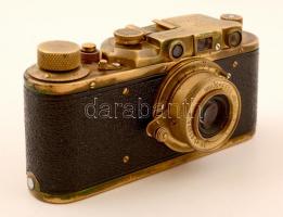 1936 Leica II. mintájára készült minőségi másolat. Leitz Elmar 1:3,5 F=50 mm objektívvel, eredeti to...