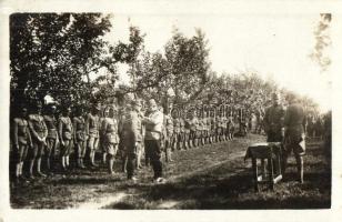 Első világháborús katonák kitüntetése / Honoring of WWI soldiers, K.u.K., photo (felületi sérülés / surface damage)