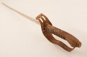 Régi díszkard, rozsdás hüvellyel és markolattal, a pengén kis lepattanásokkal, pengehossz: 81 cm, te...