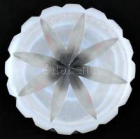 cca 1860 Hölgyportréval díszített emlékpohár, formába fúvott üveg, csiszolt, zománc festett, aranyoz...