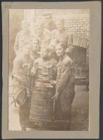 cca 1914-1945 Katonai témájú különféle fotólapok, egy részük feliratozva, különböző méretben, összes...