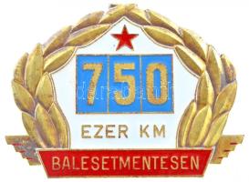 ~1970-1980. "750 ezer km balesetmentesen" zománcozott fém autójelvény (71x96mm) T:2