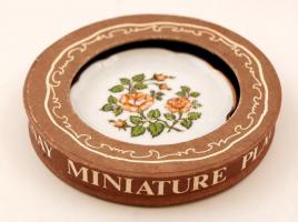 Zsolnay mini tálka, matricás, jelzett, hibátlan eredeti tokjában, d: 9 cm