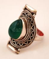 Ezüst(gyűrű) jáde díszítéssel, méret: 56, br: 7,5 g, fedeles tükrös ékszertartó dobozkában