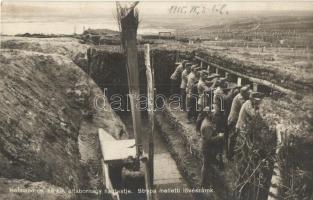 Hofmann cs. és kir. altábornagy hadtestje, Strypa melletti lővészárok; Hadifénykép Kiállítás / WWI K.u.K. military postcard, trench