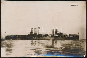 1913 Az Olasz St Giorgio hadihajó zátonyon. Az Est sajtófotója. hozzátűzött felirattal / 1913 Italian warship St Giorgio. Press photo with stich 17x11 cm