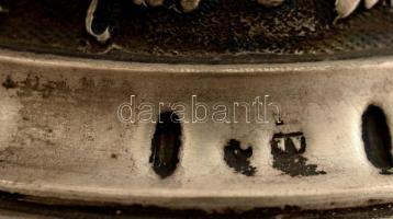 Ezüst (Ag.) talpas kis kínáló, csiszolt két rétegű üveggel, apró csorbákkal, jelzett, mesterjeggyel ...