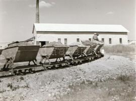 1958 Kecskemét, téglagyár, 5 db vintage negatív és 1 db jelzés nélküli vintage fotó Medgyesi László ...