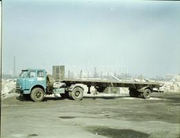 1972 Budapest, az ÉPFU (Építőipari Fuvarozó Vállalat) különféle tehergépjárművei, 7 db szabadon felhasználható vintage negatív, 6x7 cm