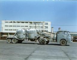 1972 Budapest, az ÉPFU (Építőipari Fuvarozó Vállalat) különféle tehergépjárművei, 7 db szabadon felh...