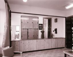 1967 Budapesti szolgáltatóház, külső-belső felvételek, 4 db szabadon felhasználható vintage negatív,...
