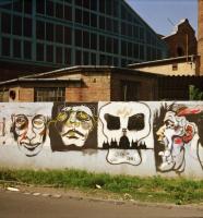 1992 Budapest, Óbuda, grafitik a gyárak falán, 13 db vintage negatív, 6x6 cm