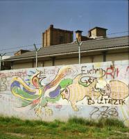 1992 Budapest, Óbuda, grafitik a gyárak falán, 13 db vintage negatív, 6x6 cm