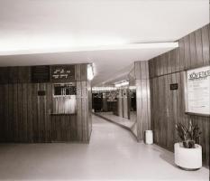 1982 Budapest, ZRÍNYI mozi belső felvételei, 6 db szabadon felhasználható vintage negatív, 6x7 cm