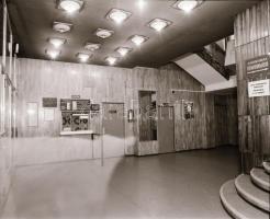 1982 Budapest, CSOKONAI mozi belső felvételei, 8 db szabadon felhasználható vintage negatív, 6x7 cm