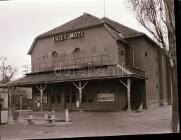 1973 Budapest, LIGET mozi külső-belső felvételei, 6 db szabadon felhasználható vintage negatív, 6x7 ...