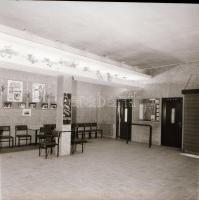 1973 Budapest, PALOTA mozi külső-belső felvételei, 7 db szabadon felhasználható vintage negatív, 6x7...