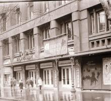 1973 Budapest, TOLDI mozi külső-belső felvételei, 8 db szabadon felhasználható vintage negatív, 6x7 ...