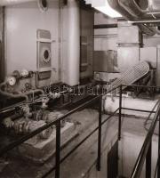 1982 Budapest, VÖRÖS CSILLAG mozi belső felvételei, 5 db szabadon felhasználható vintage negatív, 6x...