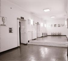 1982 Budapest, AKADÉMIA mozi külső-belső felvételei, 8 db szabadon felhasználható vintage negatív, 6x6 cm