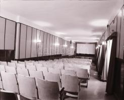 1982 Budapest, AKADÉMIA mozi külső-belső felvételei, 8 db szabadon felhasználható vintage negatív, 6...