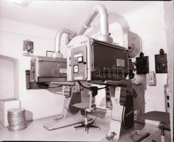 1982 Budapest, BALATON mozi külső-belső felvételei, 6 db szabadon felhasználható vintage negatív, 6x...