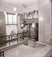 1982 Budapest, ALKOTÁS mozi külső-belső felvételei, 7 db szabadon felhasználható vintage negatív, 6x...