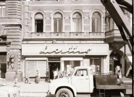 1966 Budapesti épületek, 13 db vintage, szabadon felhasználható negatív (öt felvétel tasakján a pont...