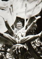 ,,Hogyan robbantottam ki a második világháborút?" című film állóképei, 68 db negatív, ezekről k...