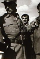 ,,Hogyan robbantottam ki a második világháborút?" című film állóképei, 68 db negatív, ezekről k...